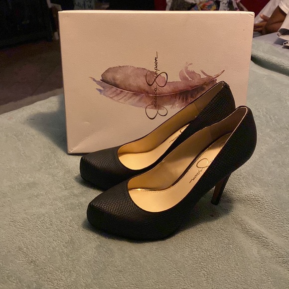 Size 8m Jessica Simpson heel worn once purchased from Dillards - Picture 2 of 3